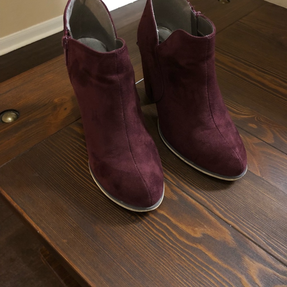Size 9 plum Michael Antonio wedge heels